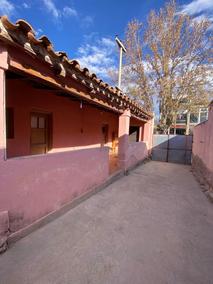 EXCLUSIVO TERRENO CON CASA ANTIGUA EN VENTA A SOLO 3 CUADRAS DE PLAZA PRINCIPAL DE CAFAYATE